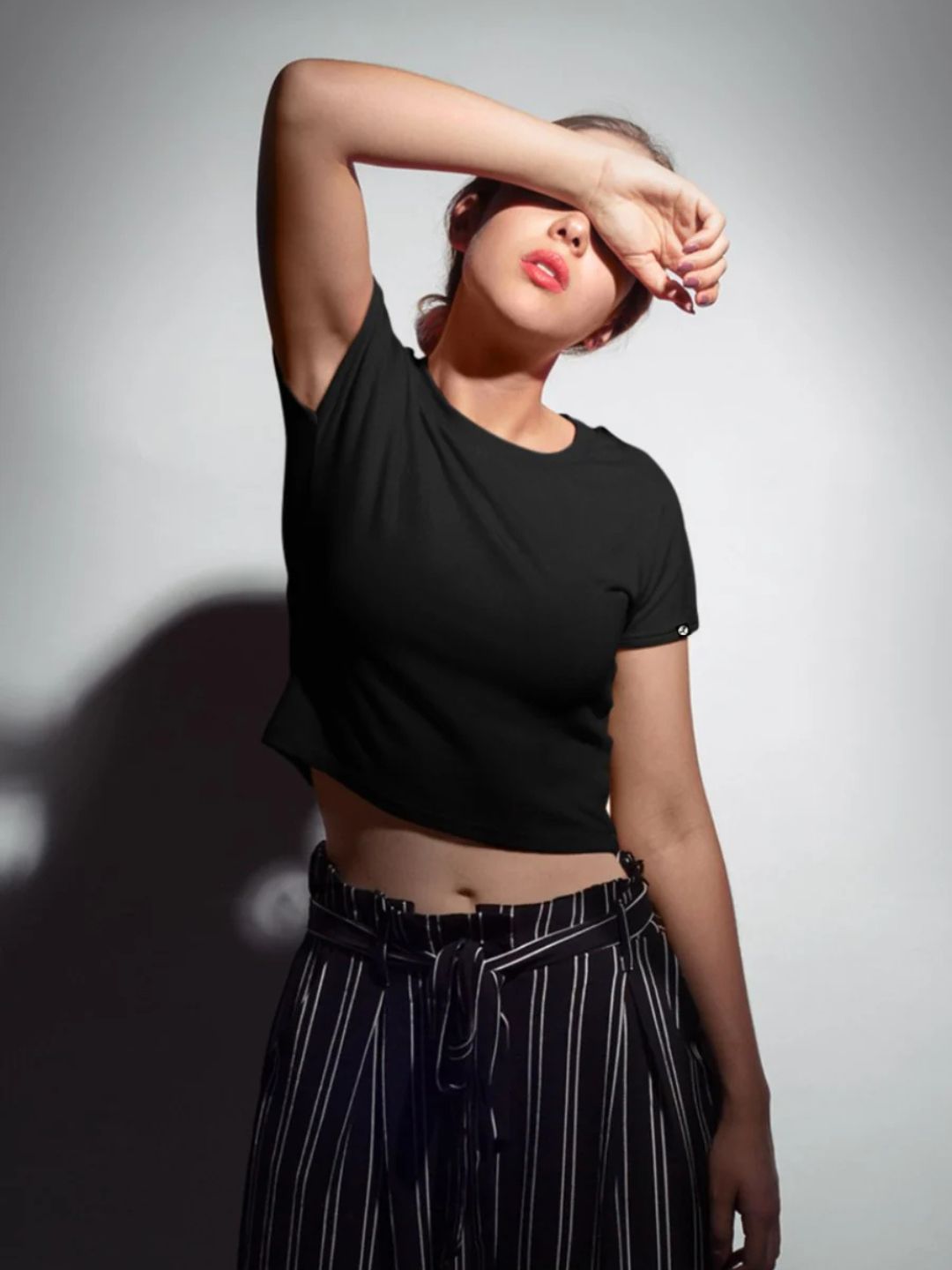 Solid Women Half Sleeve Crop Top - Black