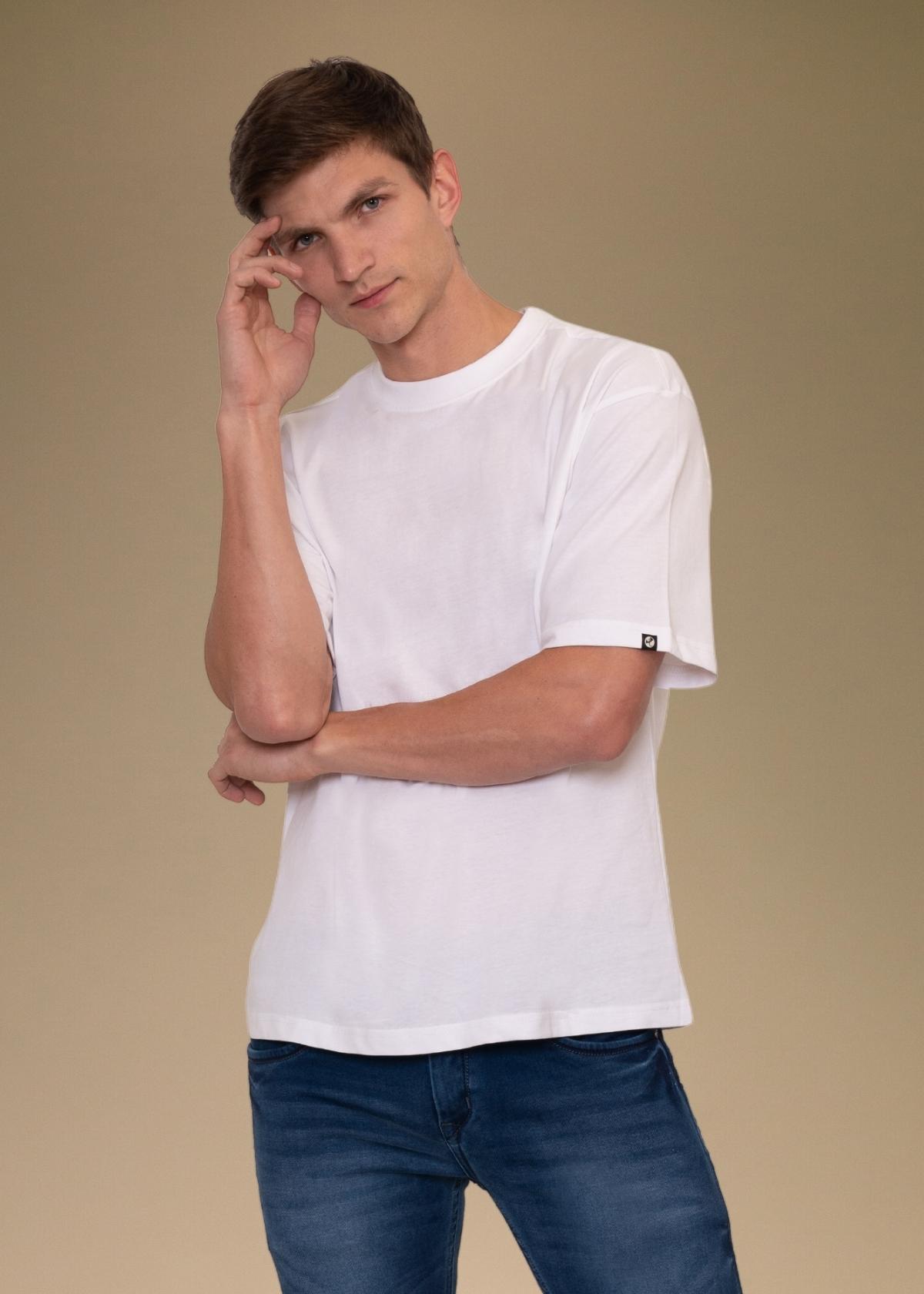 T shirt for men under sale 250